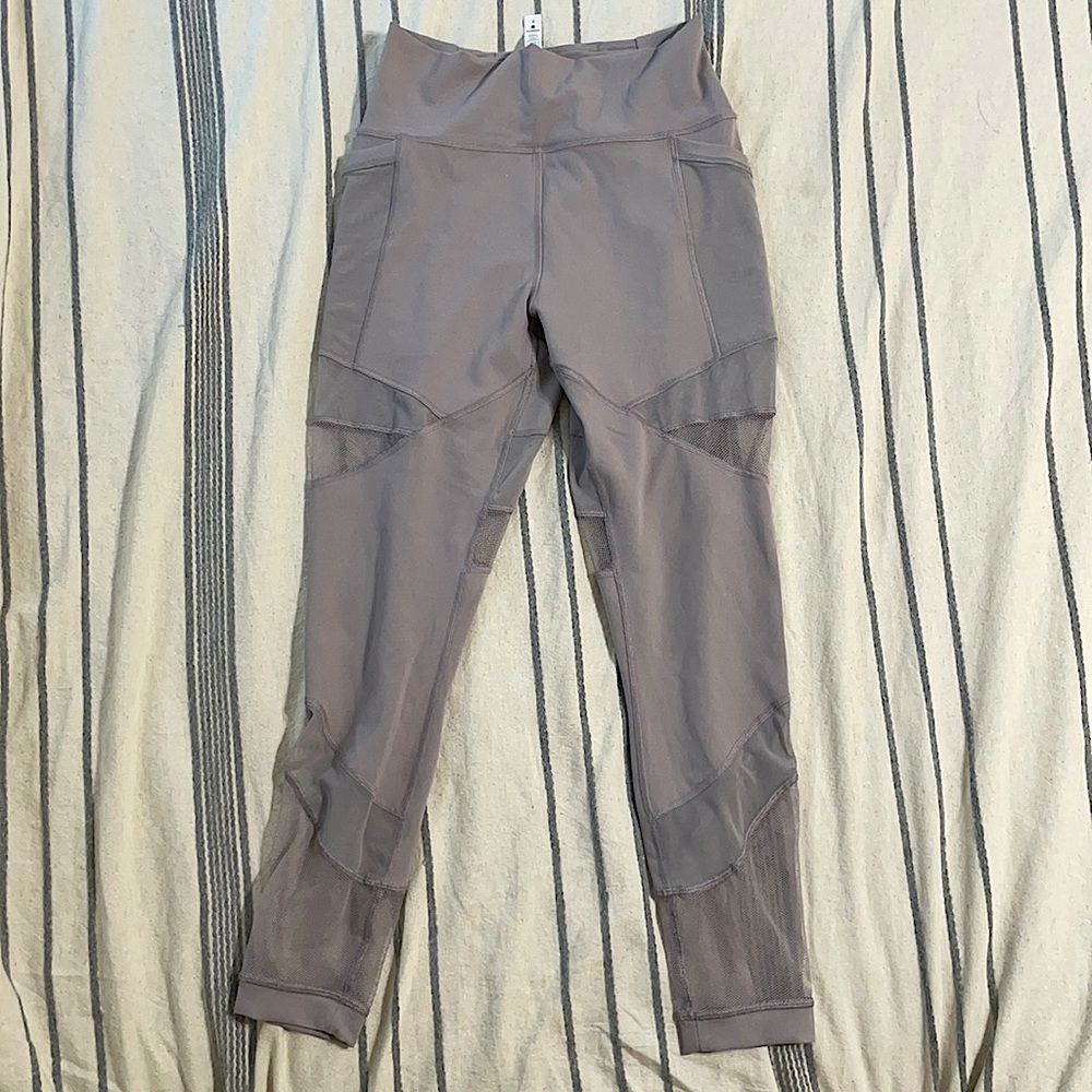 Lululemon leggings with mesh pockets